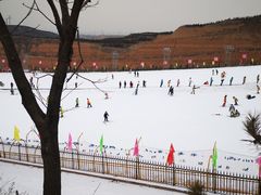 -采薇庄园四季滑雪场