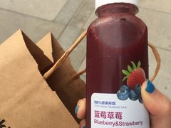 -瑞幸咖啡(岳家嘴地铁站店)