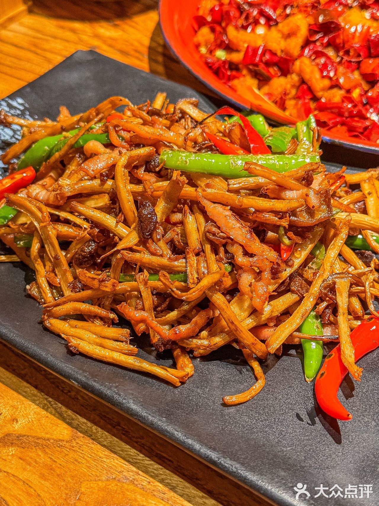 江湖菜、菜量大、四川大厨掌勺，口味正宗。酸汤鱼