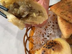 酥皮烤包子-董小西的凉皮和椒麻鸡(三元桥店)