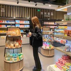 -V8潮牌·接发烫染连锁