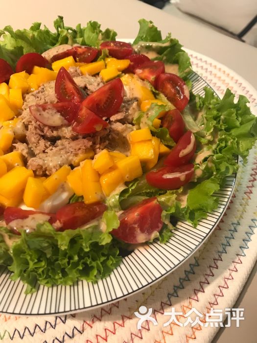 金枪鱼藜麦沙拉