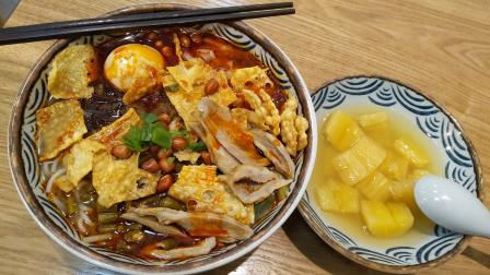 店员小姐姐的推荐下换成了「乾坤猪肚螺蛳粉」味道也是一级棒味道不丑