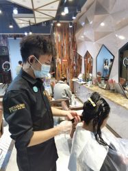 -PE SALON