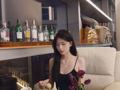 -黄金时代游泳健身云畔会所(绿地中心双子塔店)