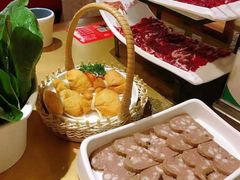 -左庭右院鲜牛肉火锅(金山万达店)
