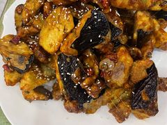 焦糖茄子牛肉粒-桃子餐厅·天津菜(红星路直营店)