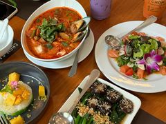 -Chom Cafe and Restaurant