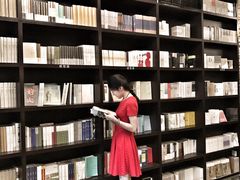 -钟书阁(松江泰晤士小镇店)