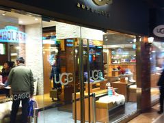 -UGG(燕莎奥特莱斯购物中心店)