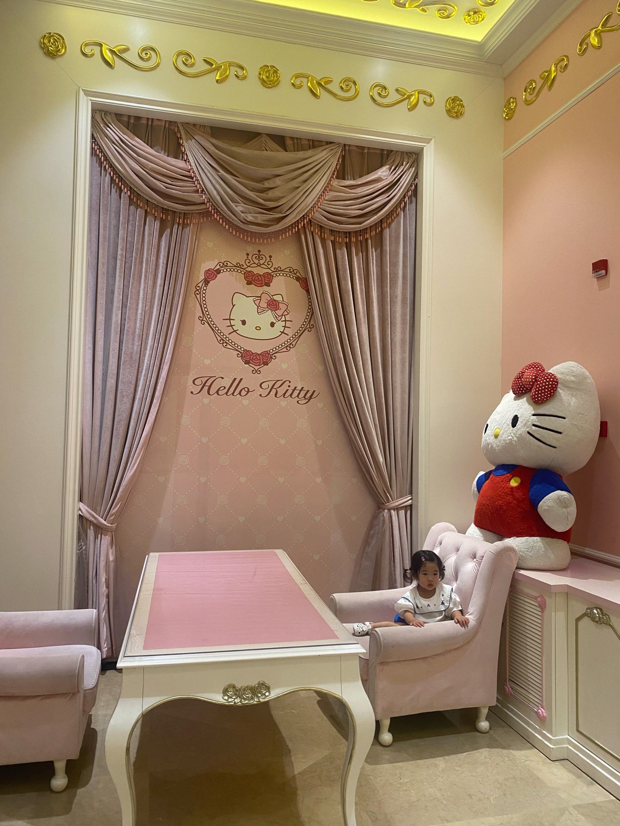 hello kitty乐园城堡酒店