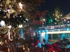 -茅草房·河畔园林火锅
