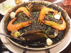 传统西班牙墨鱼汁海鲜饭-BROWNSTONE布朗石西班牙餐厅(深圳湾店)
