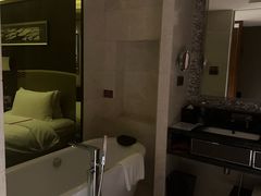-天津京基皇冠假日酒店