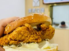 麦辣鸡腿堡-美肴冰品·汉堡·牛腩饭(总店)