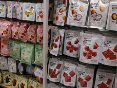 -名创优品(北京新中关购物中心地铁层店)