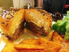 招牌牛肉汉堡-UPPER KITCHEN(延安路店)