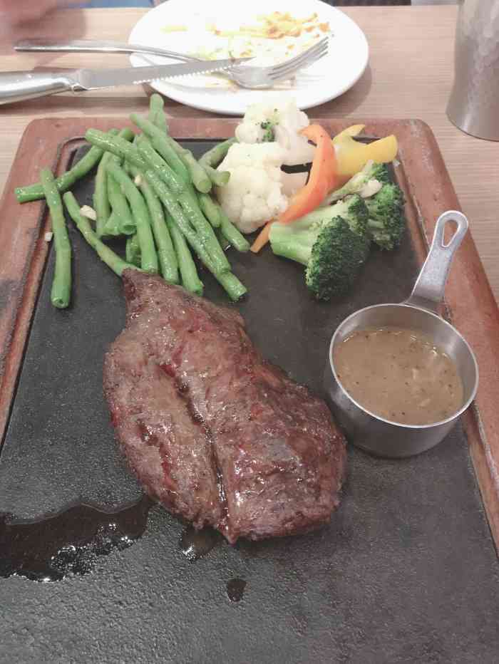 5号公路餐厅(曼哈顿店)-"这里的牛排不同于其他快餐式的牛排店,有一.