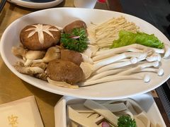 -左庭右院鲜牛肉火锅(金山万达店)