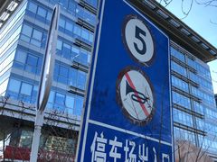 -雍和大厦-停车场