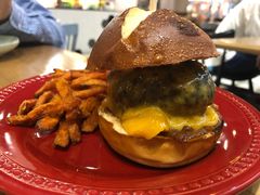 27&nbsp;牛肉汉堡-HELLO 27 意面·沙拉·帕尼尼