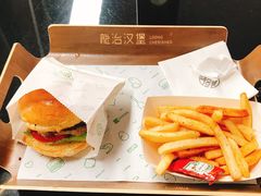 牛泰极-龙治汉堡(中华城店)