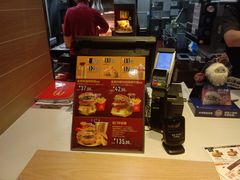 -麦当劳(中二横路店)