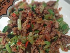 乱刀双椒炒牛肉-新太二·鲜料川菜(万泰汇店)