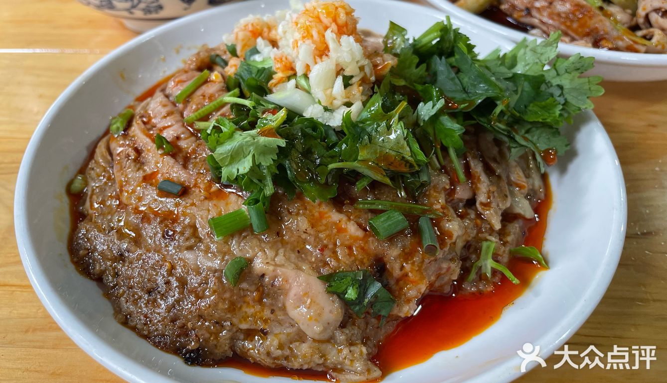 每一口都仿佛在诉说着曹氏的独特故事。无论是单独品尝