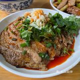 每一口都仿佛在诉说着曹氏的独特故事。无论是单独品尝