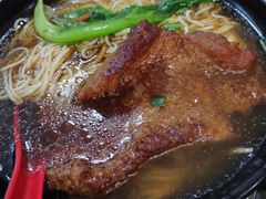 红烧猪扒汤面-食惠里小笼包面馆(越秀店)