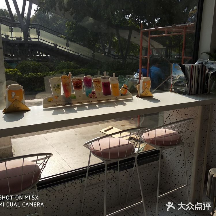 座位附近都有充电口，这里环境不错