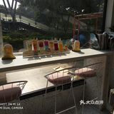 座位附近都有充电口，这里环境不错