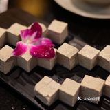 国潮风。这家火锅店以国潮风为特色