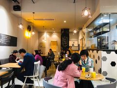 大堂-HELLO 27 意面·沙拉·帕尼尼