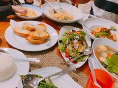 -Chom Cafe and Restaurant