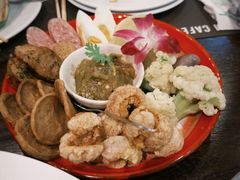 -Chom Cafe and Restaurant