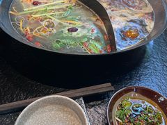 -鹿鸣山草本茶香火锅(园西路店)
