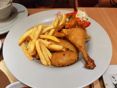 脆皮鸡伴薯条-Lia Cafe Bar Restaurant松山咖啡屋
