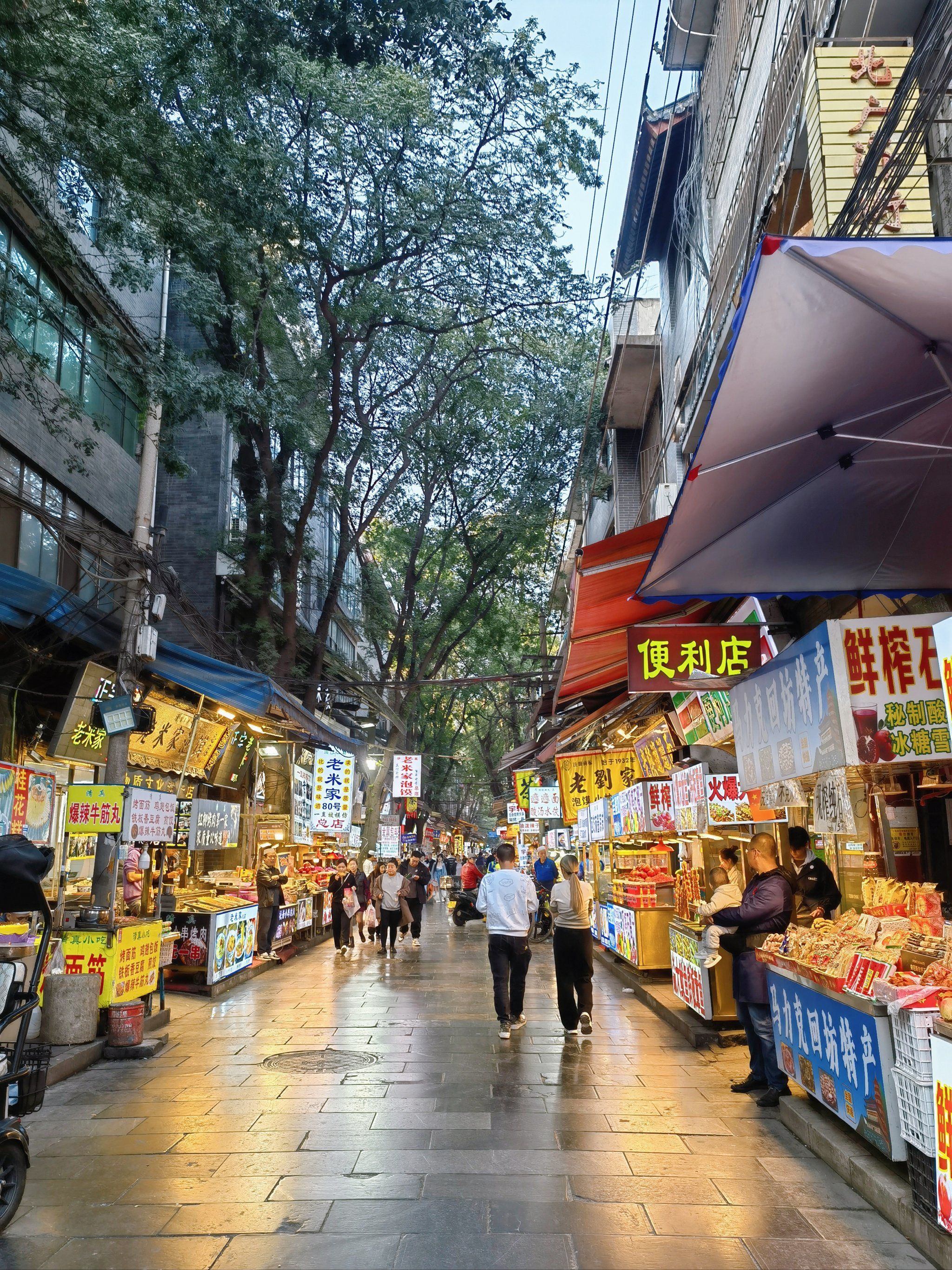 网红小吃步行街#本地特色街区#生活烟火气藏在夜市里#吃货的世界唯有