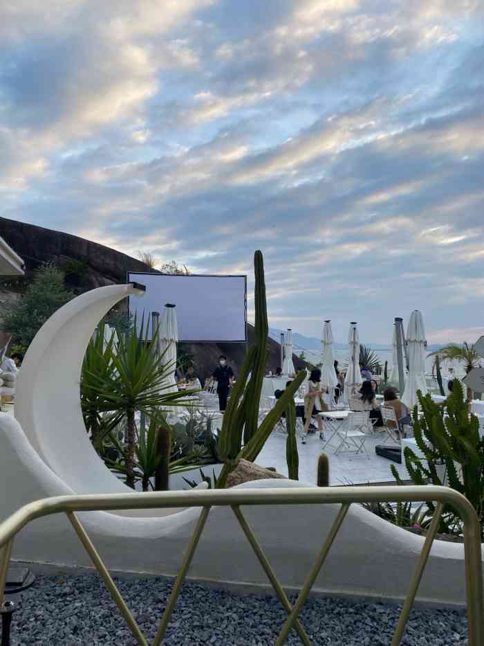 onlyone望海咖啡-"因为台风飞机迫降厦门机场,让我有幸在厦门.