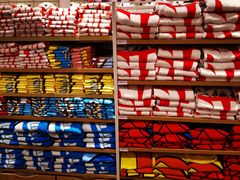 -名创优品(北京新中关购物中心地铁层店)