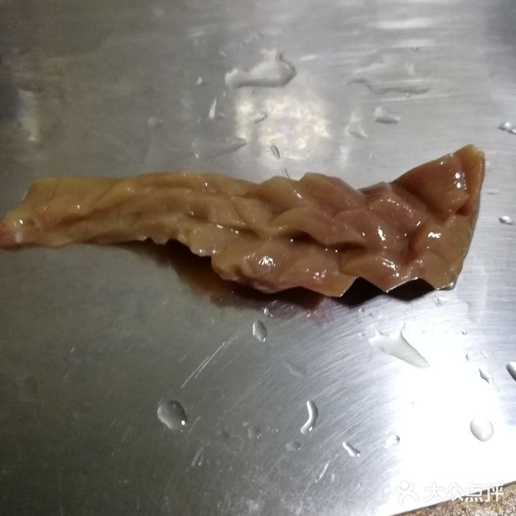 爆炒猪腰（家常版）食材：猪腰一个 青椒 小米椒