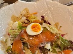 烟熏三文鱼色拉-YUE·6·西式融合餐厅(外滩六号店)