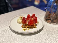 芝士奶油鲜草莓华夫塔-娜娜家·Nana's restaurant(国金汇店)
