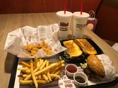 畅饮杯中杯-The Habit Burger Grill 哈比特汉堡(复兴soho店)