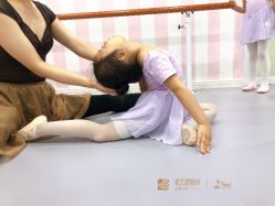 -昕艺尚皇家芭蕾舞蹈中心
