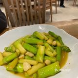 环境也很温馨干净,是暖色调。「私厨秘椒骨」热热的饼皮