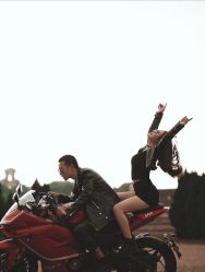 -上花轿婚纱摄影