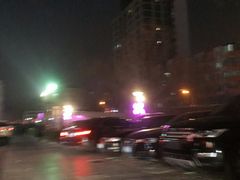 -枫蓝国际购物中心-地面停车场